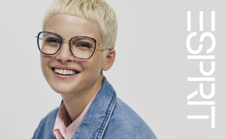 Esprit: Frau mit Brille